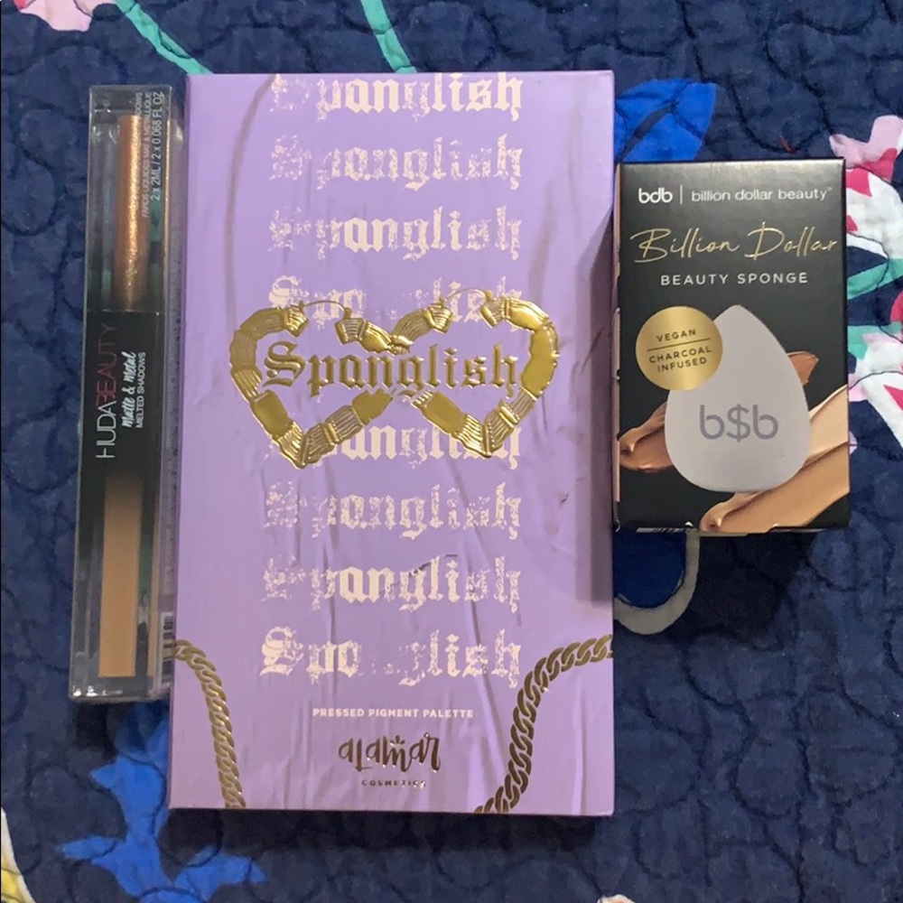 Huda Beauty EyeShadows, eyeshadow palette & sponge